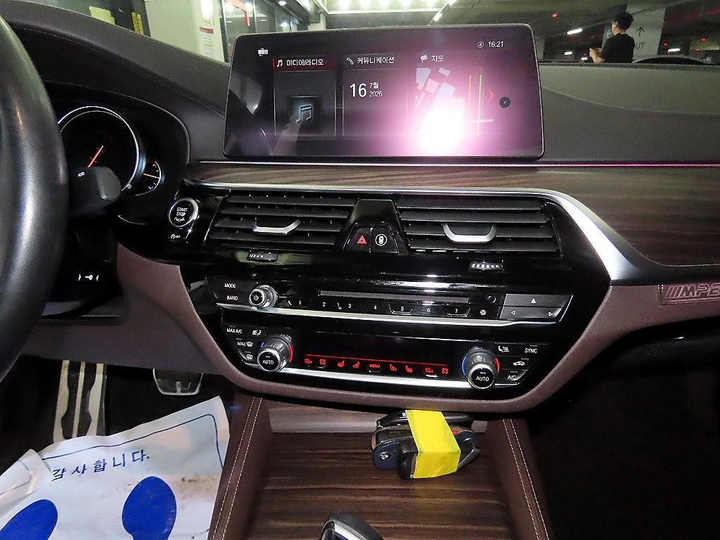 BMW 5시리즈 5시리즈 (G30) 530i xDrive M 스포츠 플러스 이미지 11