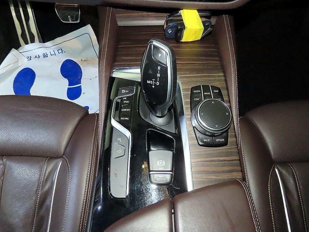 BMW 5시리즈 5시리즈 (G30) 530i xDrive M 스포츠 플러스 이미지 12
