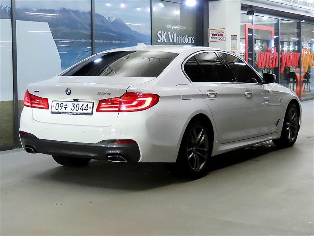 BMW 5시리즈 5시리즈 (G30) 530i xDrive M 스포츠 플러스 이미지 4