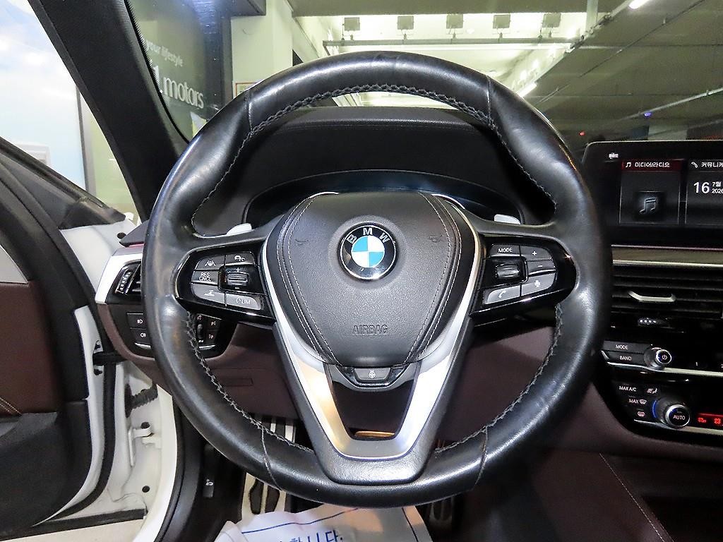 BMW 5시리즈 5시리즈 (G30) 530i xDrive M 스포츠 플러스 이미지 8