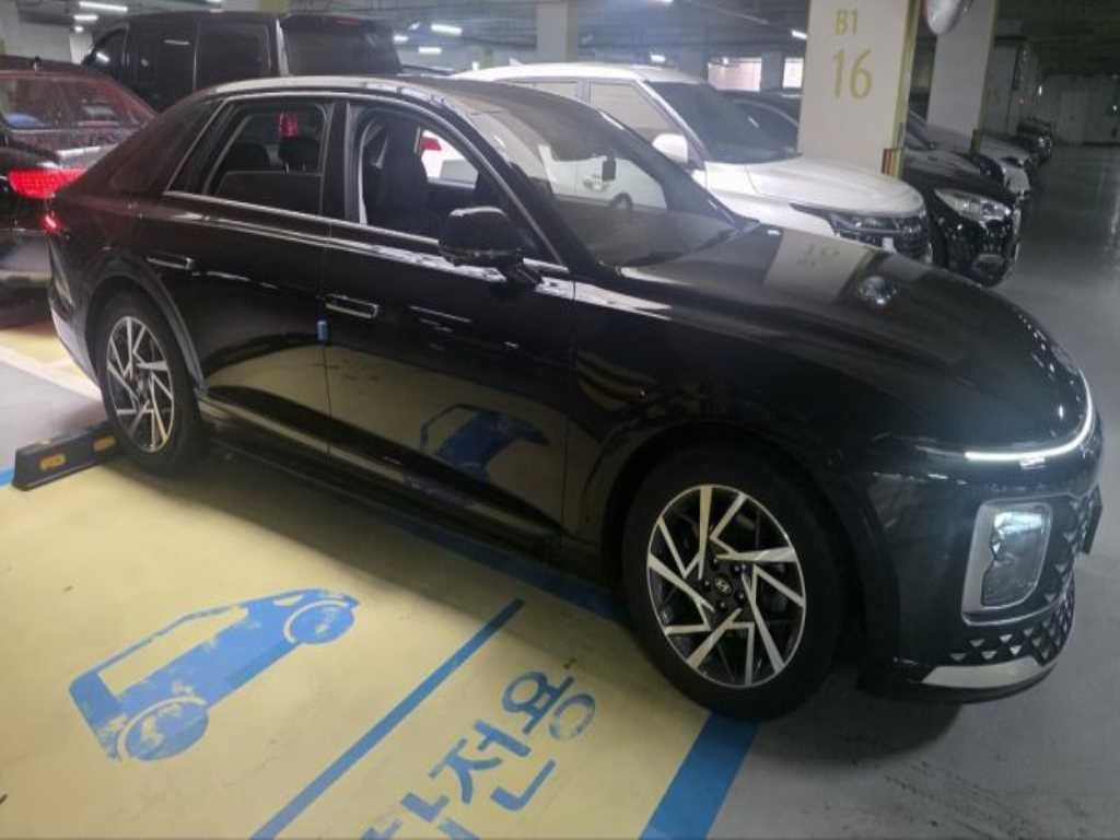 현대 그랜저 그랜저 (GN7) 가솔린 2.5 2WD 프리미엄 이미지 5