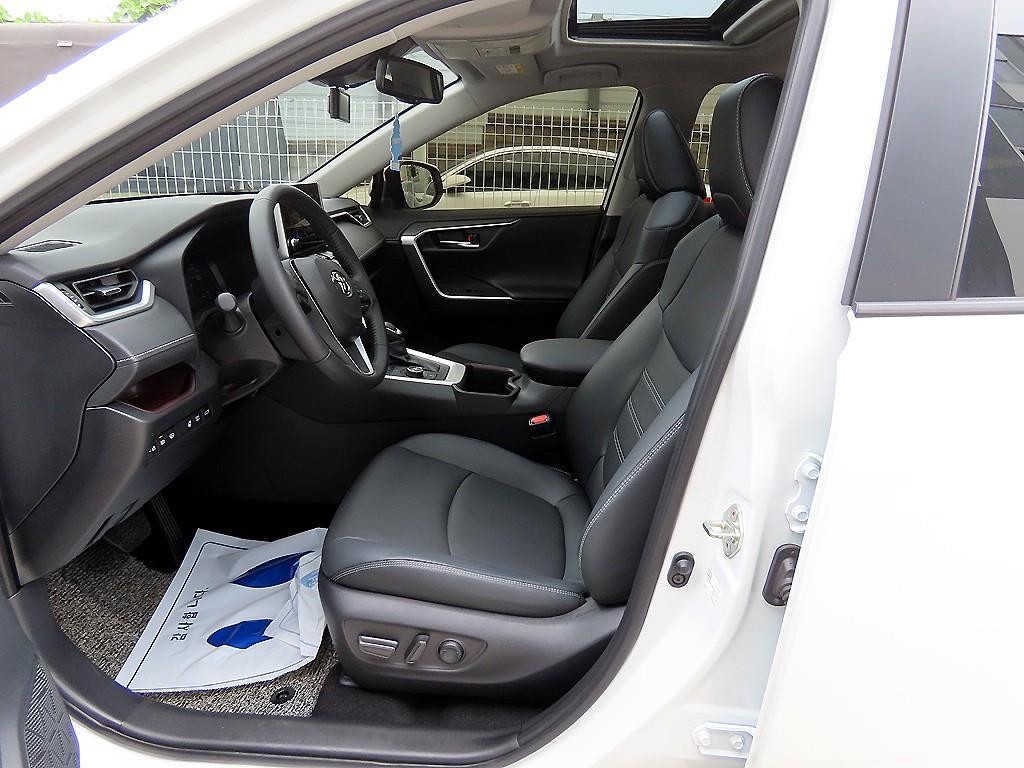 토요타 라브4 RAV4(5세대) 2.5 4WD 하이브리드 LTD 이미지 5