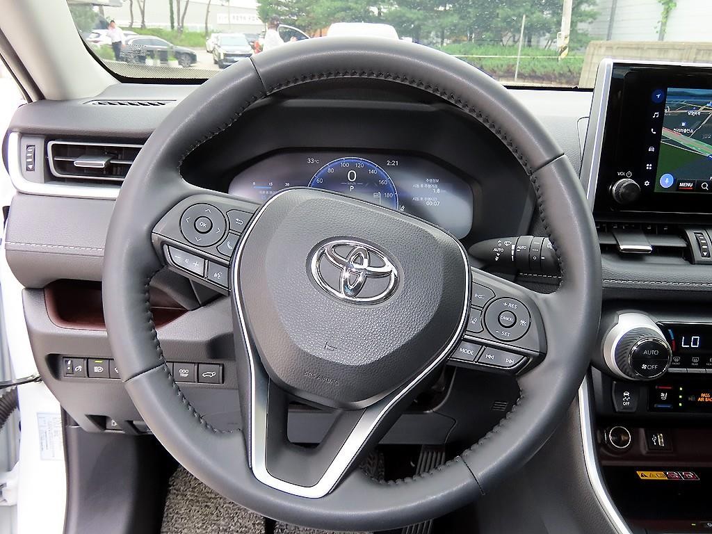 토요타 라브4 RAV4(5세대) 2.5 4WD 하이브리드 LTD 이미지 8