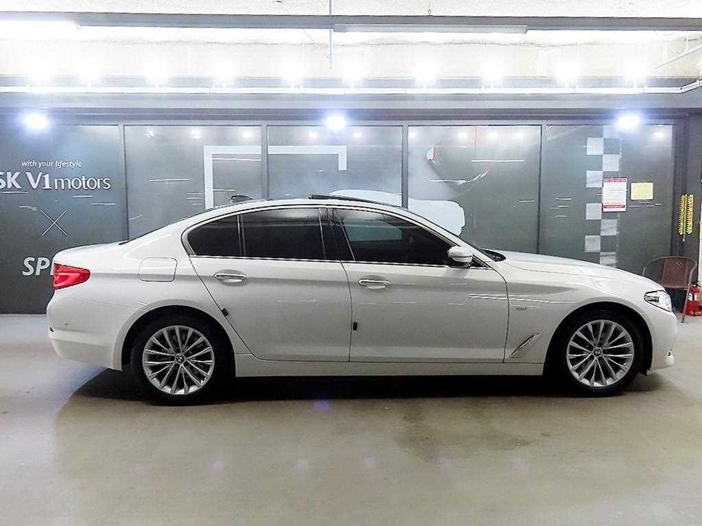 BMW 5시리즈 5시리즈 (G30) 520d 럭셔리 스페셜 에디션 이미지 3