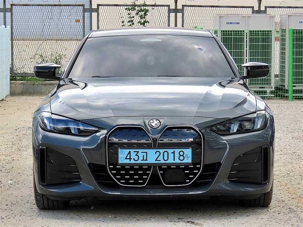 BMW i4 M50 프로 이미지 1