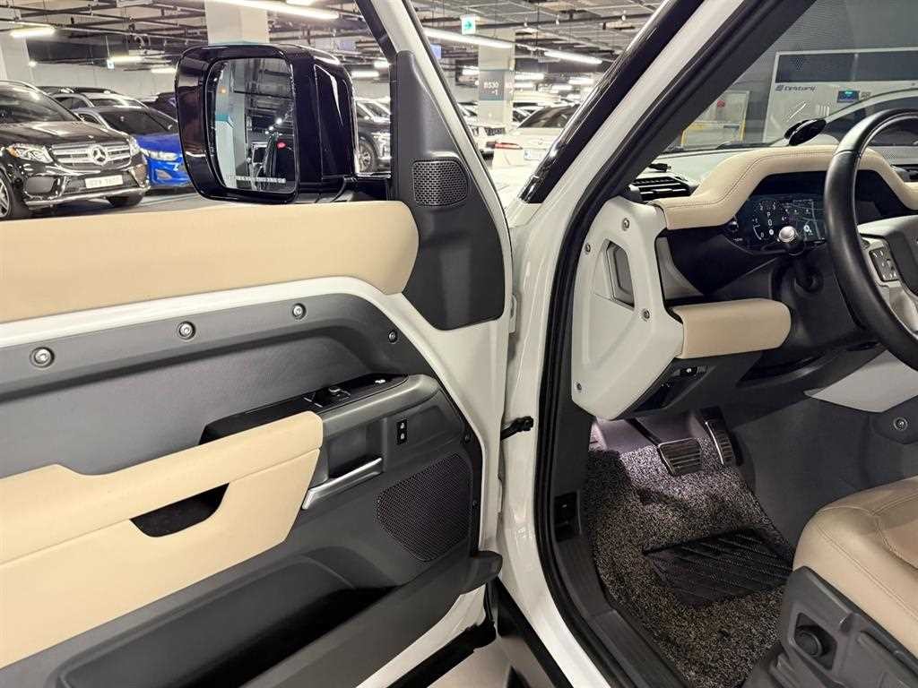 랜드로버 디펜더 디펜더 (L663) 90 D250 SE 이미지 12