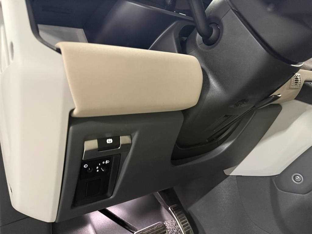 랜드로버 디펜더 디펜더 (L663) 90 D250 SE 이미지 13