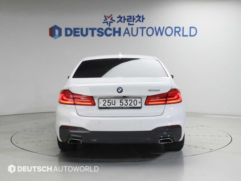 BMW 5시리즈 5시리즈 (G30) 530i M 스포츠 플러스 이미지 4