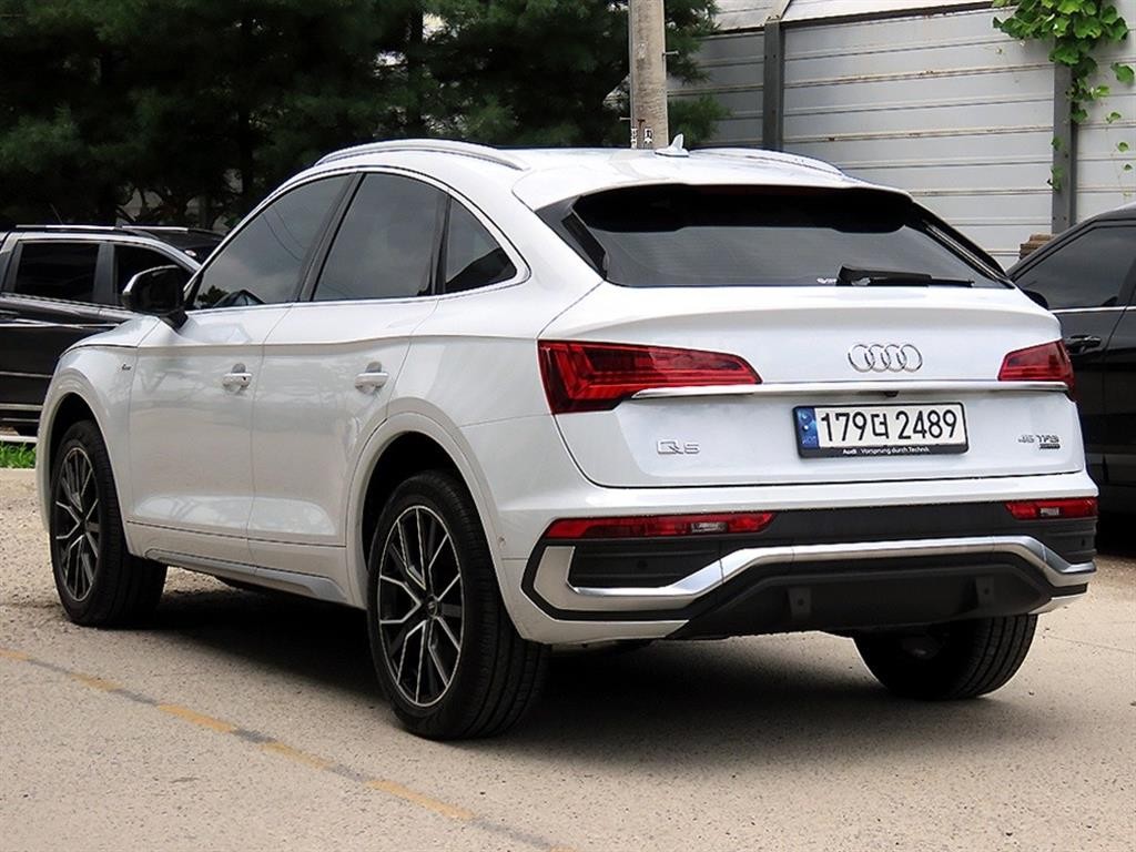 아우디 Q5 Q5 (FY) 45 TFSI 콰트로 프리미엄 스포트백 이미지 3