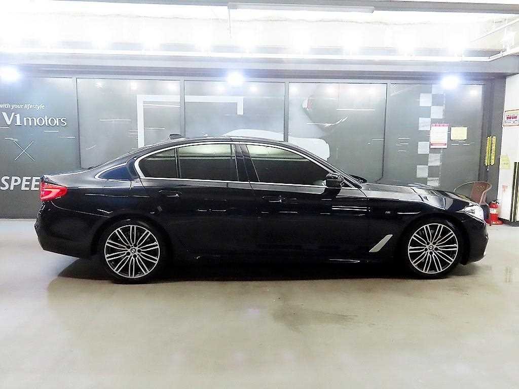 BMW 5시리즈 5시리즈 (G30) 530i M 스포츠 플러스 이미지 3