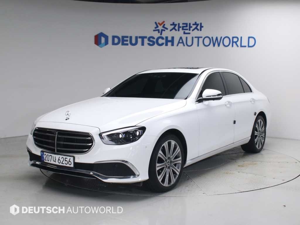 벤츠 E 클래스 E-클래스 W213 E300e 4MATIC 익스클루시브 이미지 1