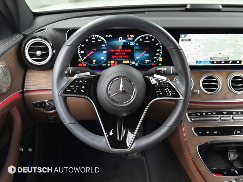 벤츠 E 클래스 E-클래스 W213 E300e 4MATIC 익스클루시브 이미지 13