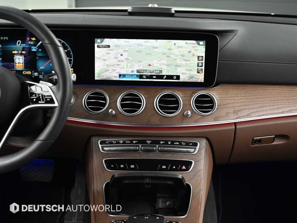 벤츠 E 클래스 E-클래스 W213 E300e 4MATIC 익스클루시브 이미지 14