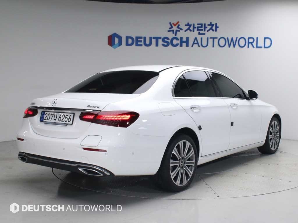 벤츠 E 클래스 E-클래스 W213 E300e 4MATIC 익스클루시브 이미지 2