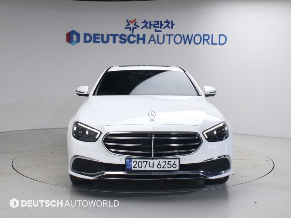 벤츠 E 클래스 E-클래스 W213 E300e 4MATIC 익스클루시브 이미지 3