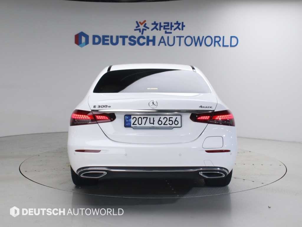 벤츠 E 클래스 E-클래스 W213 E300e 4MATIC 익스클루시브 이미지 4