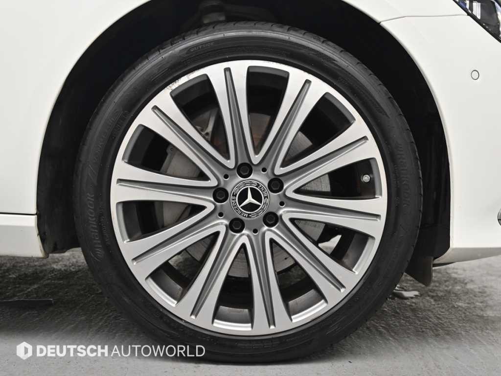 벤츠 E 클래스 E-클래스 W213 E300e 4MATIC 익스클루시브 이미지 5
