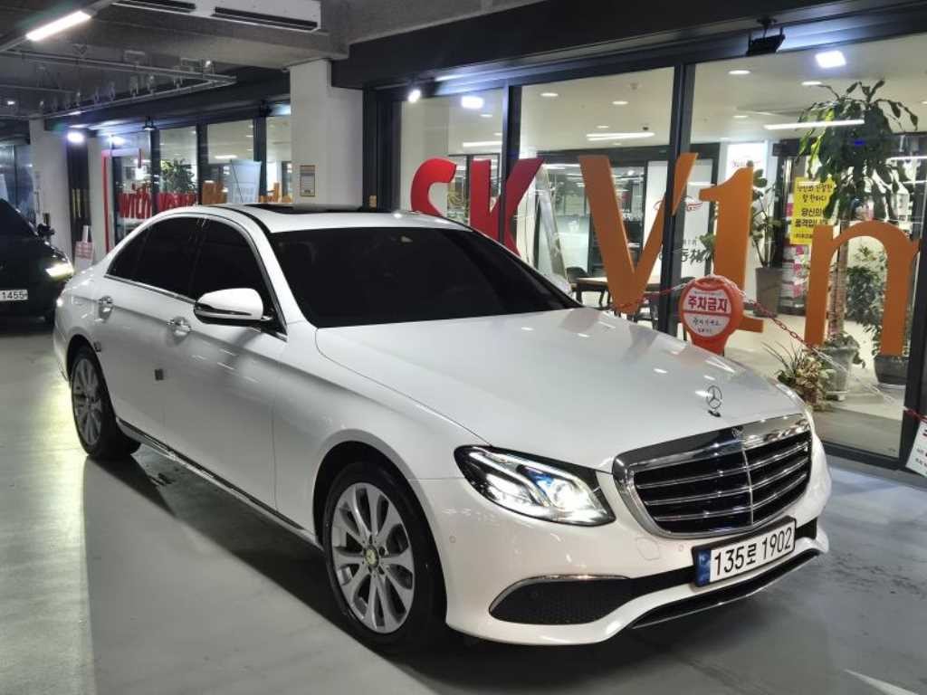 벤츠 E 클래스 E-클래스 W213 E220d 익스클루시브 이미지 1