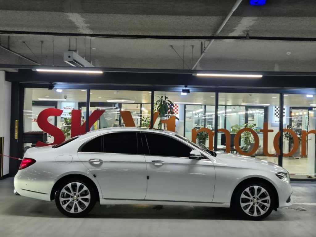 벤츠 E 클래스 E-클래스 W213 E220d 익스클루시브 이미지 3