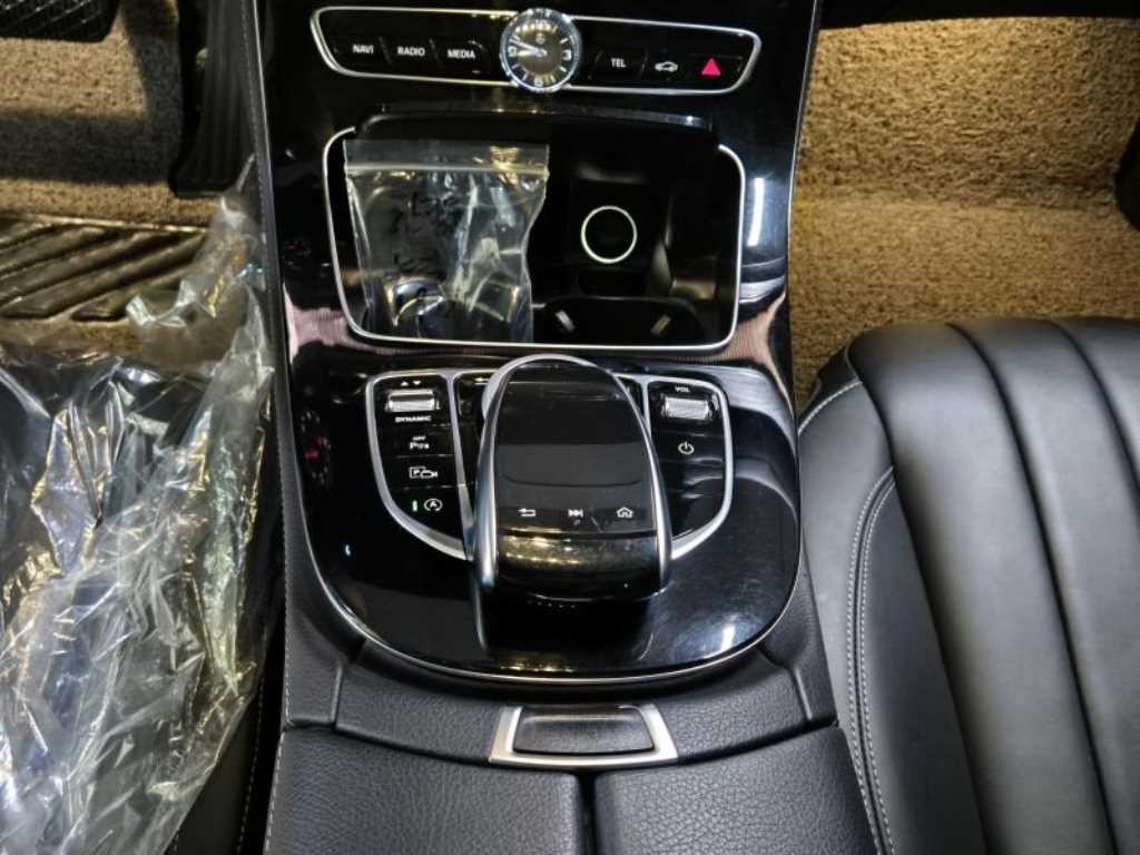 벤츠 E 클래스 E-클래스 W213 E220d 익스클루시브 이미지 9