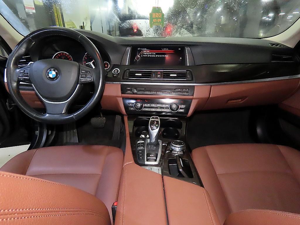 BMW 5시리즈 5시리즈 (F10) 528i xDrive M 에어로 다이나믹 이미지 10