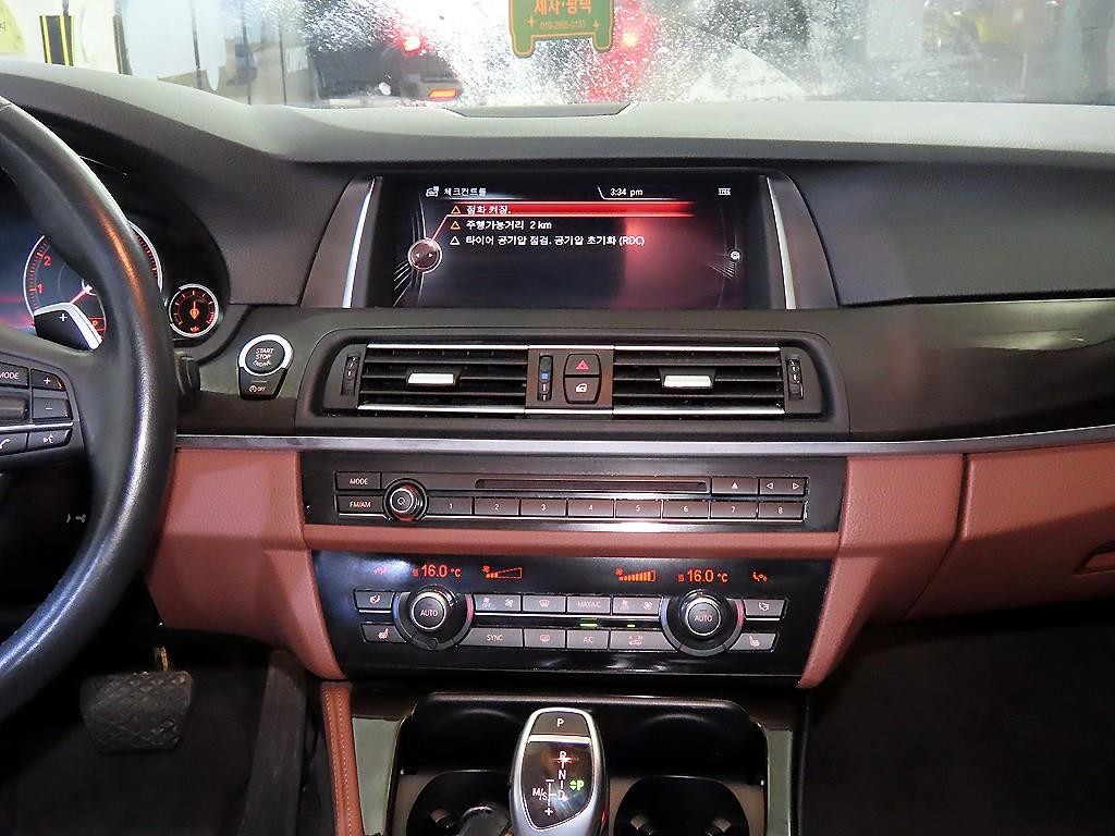 BMW 5시리즈 5시리즈 (F10) 528i xDrive M 에어로 다이나믹 이미지 11
