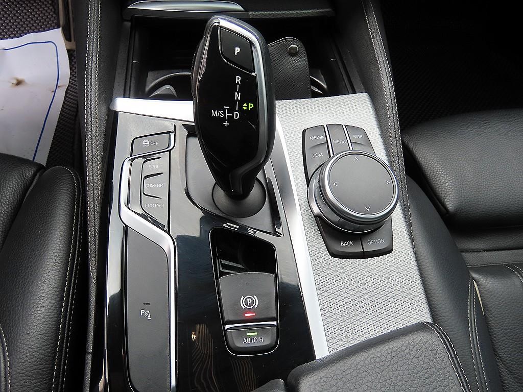 BMW 5시리즈 5시리즈 (G30) 520d xDrive M 스포츠 이미지 10