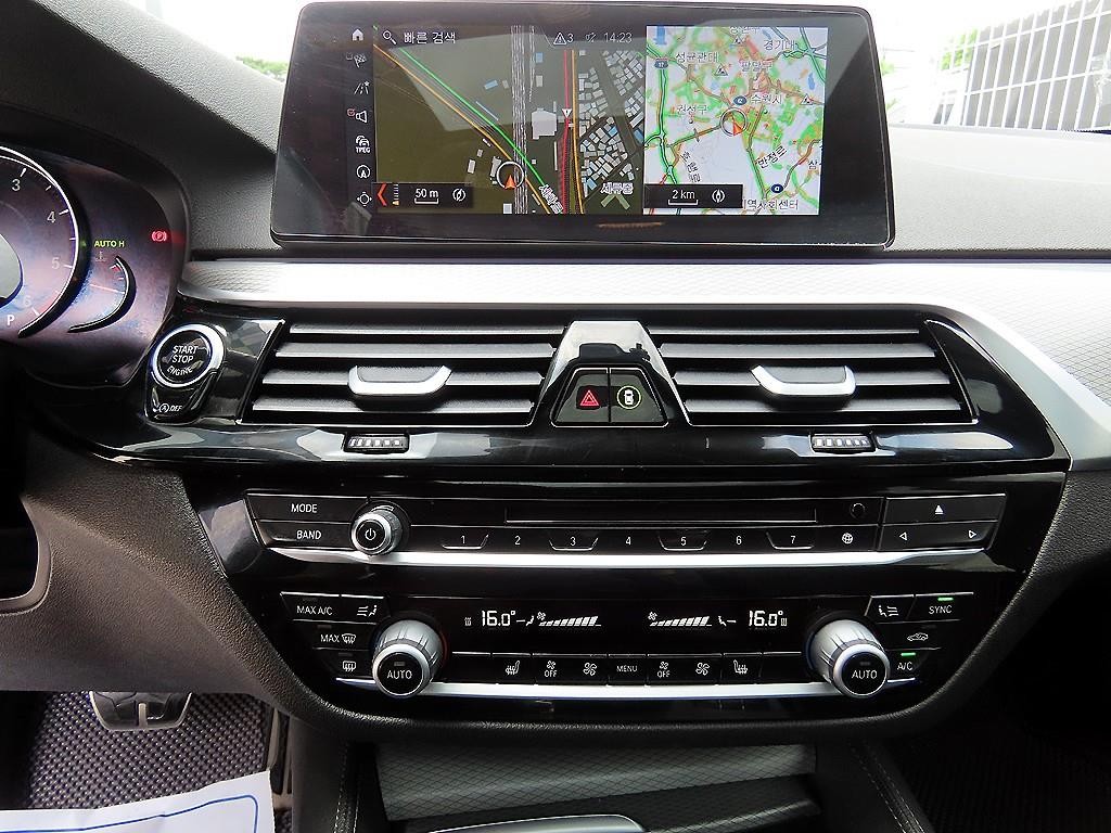 BMW 5시리즈 5시리즈 (G30) 520d xDrive M 스포츠 이미지 13