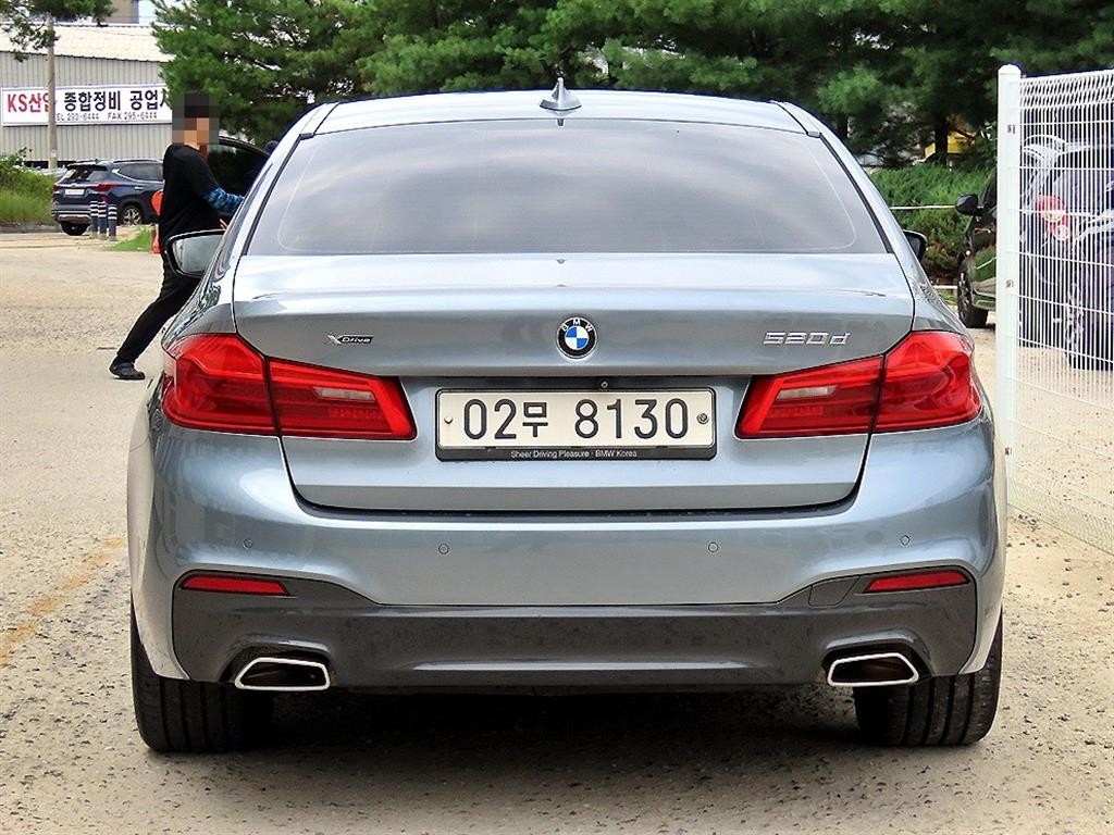 BMW 5시리즈 5시리즈 (G30) 520d xDrive M 스포츠 이미지 4