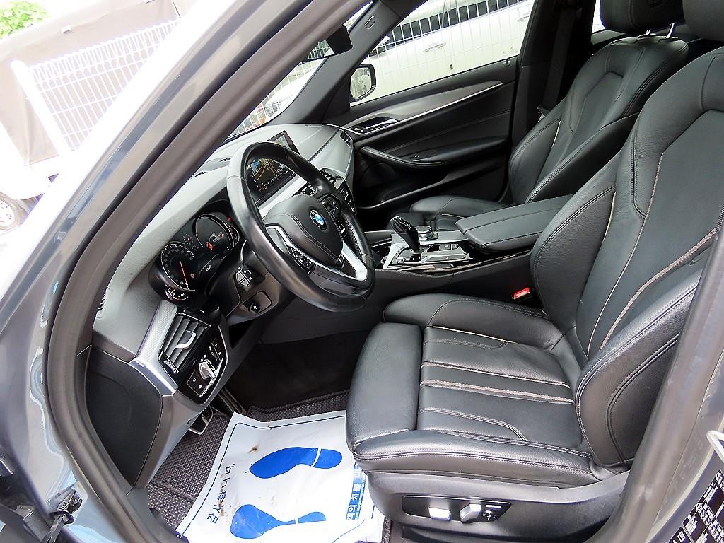 BMW 5시리즈 5시리즈 (G30) 520d xDrive M 스포츠 이미지 5