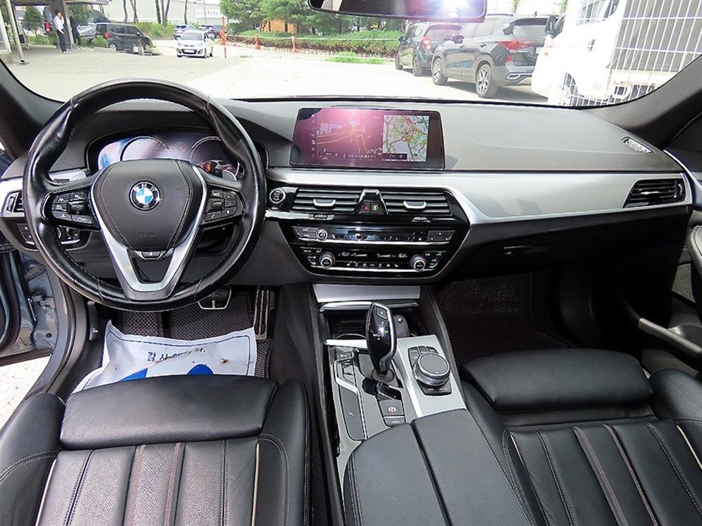BMW 5시리즈 5시리즈 (G30) 520d xDrive M 스포츠 이미지 7