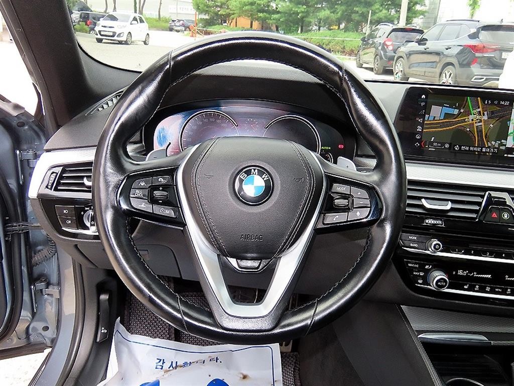 BMW 5시리즈 5시리즈 (G30) 520d xDrive M 스포츠 이미지 8