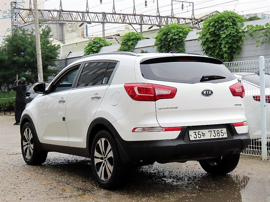 기아 스포티지 스포티지 R 2WD LIMITED 이미지 3