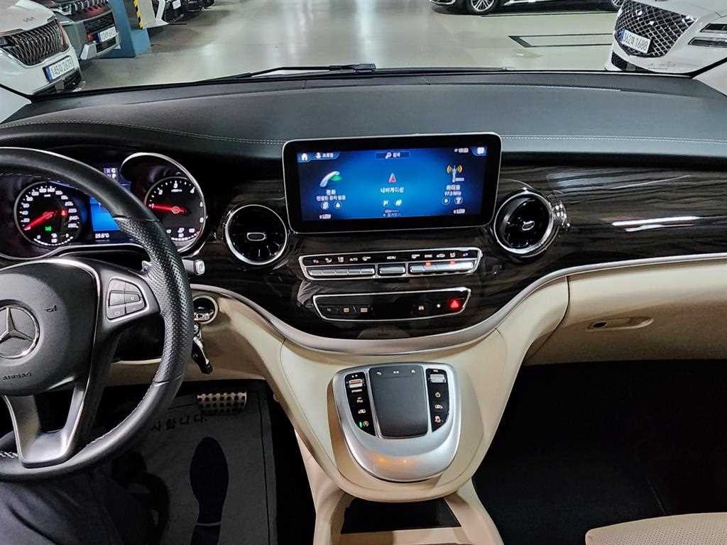벤츠 V 클래스 V클래스 V300 d 4MATIC 이미지 14