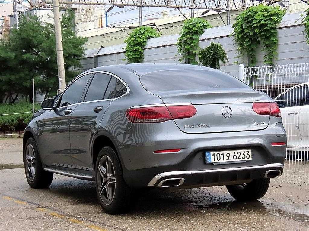 벤츠 GLC 클래스 GLC클래스 X253 GLC 300 e 4MATIC 쿠페 이미지 3