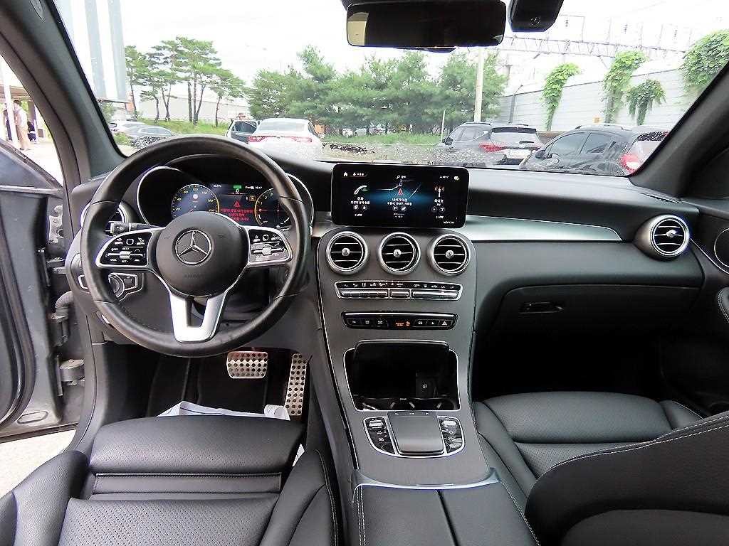 벤츠 GLC 클래스 GLC클래스 X253 GLC 300 e 4MATIC 쿠페 이미지 5