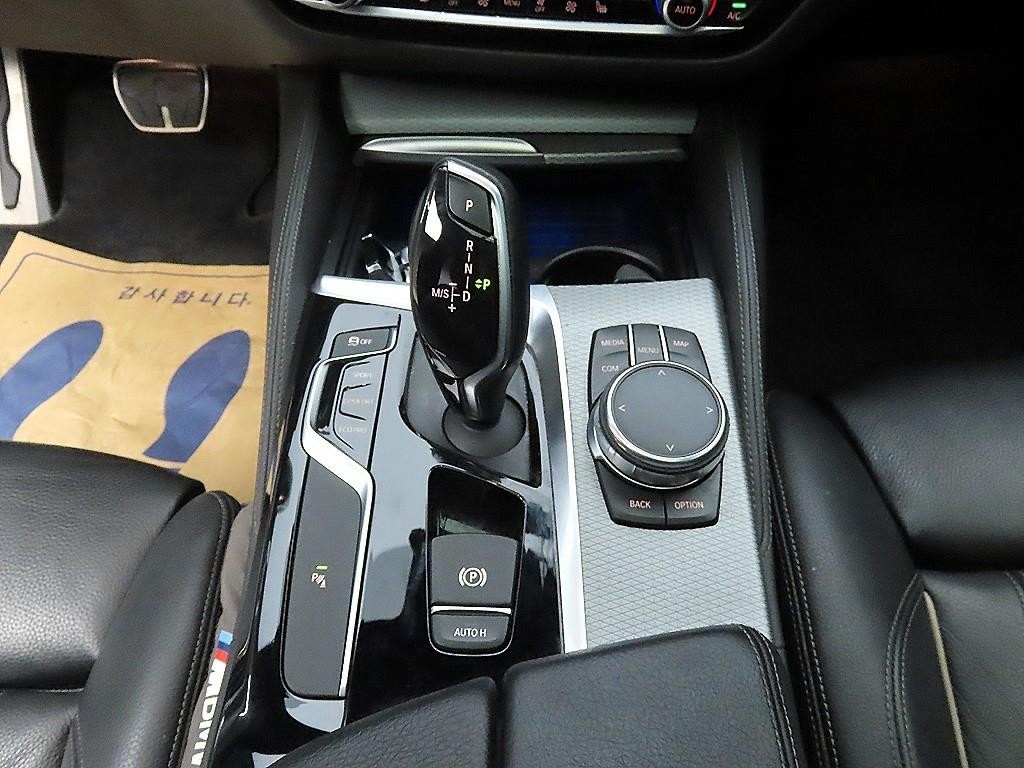 BMW 5시리즈 5시리즈 (G30) 520d M 스포츠 이미지 10