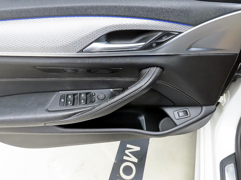 BMW 5시리즈 5시리즈 (G30) 520d M 스포츠 이미지 11