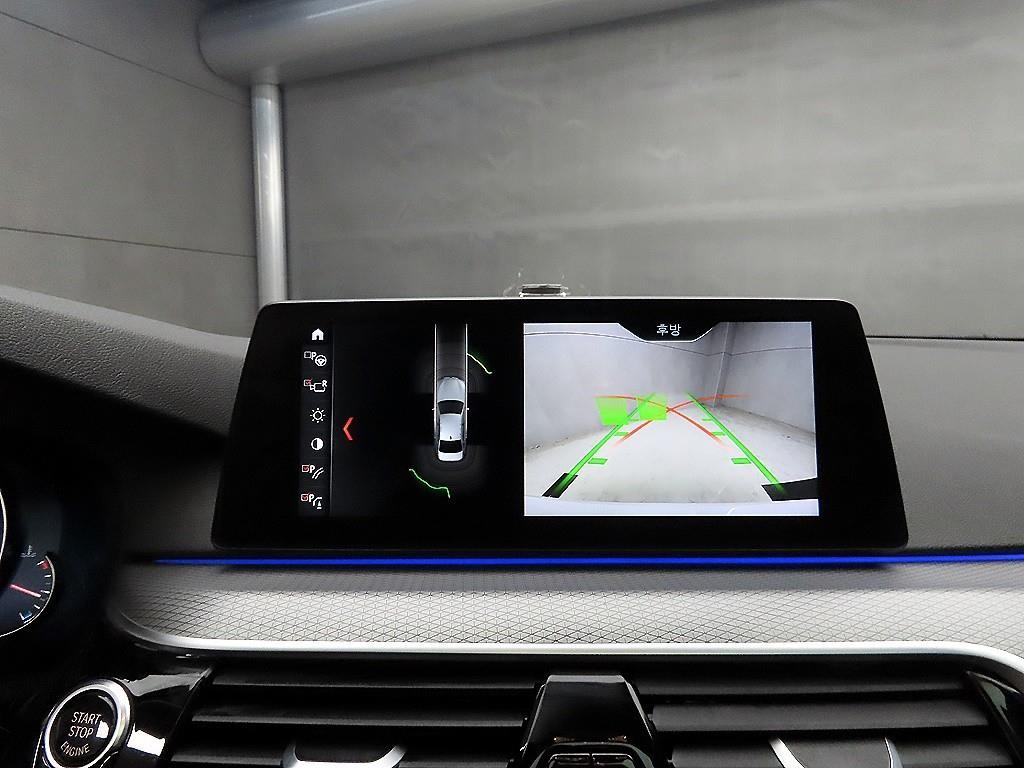 BMW 5시리즈 5시리즈 (G30) 520d M 스포츠 이미지 15