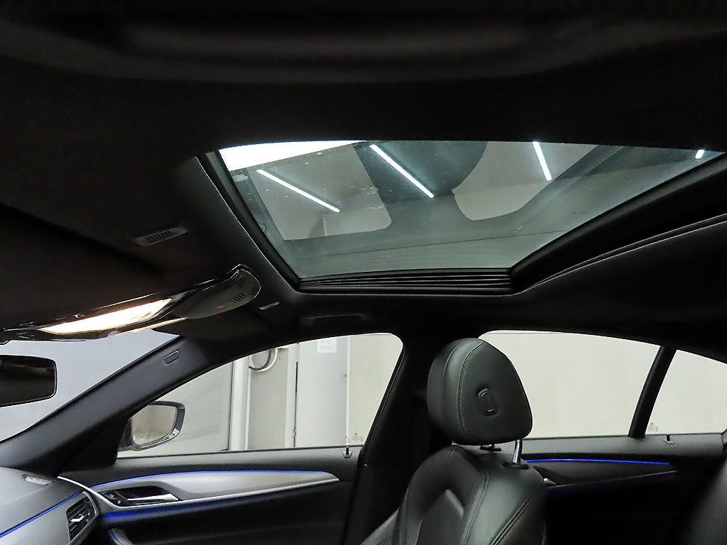 BMW 5시리즈 5시리즈 (G30) 520d M 스포츠 이미지 16