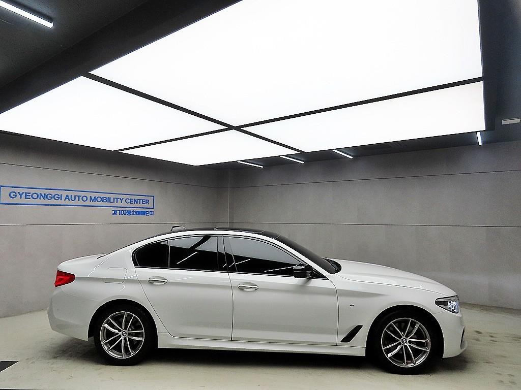 BMW 5시리즈 5시리즈 (G30) 520d M 스포츠 이미지 2