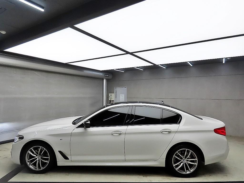 BMW 5시리즈 5시리즈 (G30) 520d M 스포츠 이미지 4