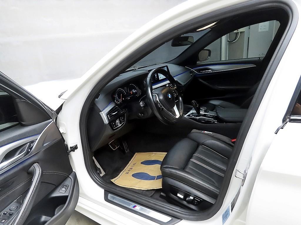 BMW 5시리즈 5시리즈 (G30) 520d M 스포츠 이미지 5