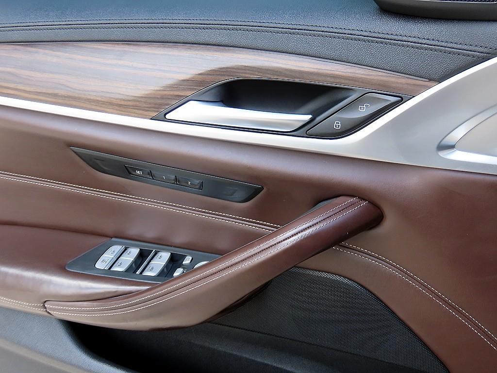 BMW 5시리즈 5시리즈 (G30) 520d M 스포츠 플러스 이미지 12