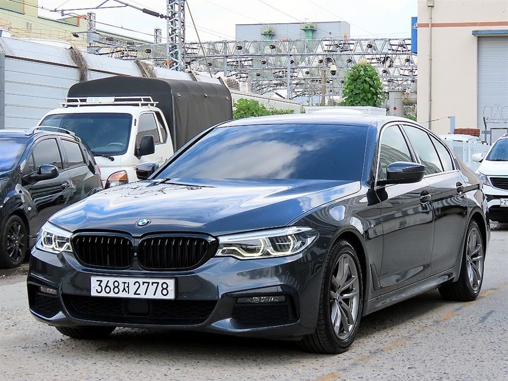 BMW 5시리즈 5시리즈 (G30) 520d M 스포츠 플러스 이미지 2