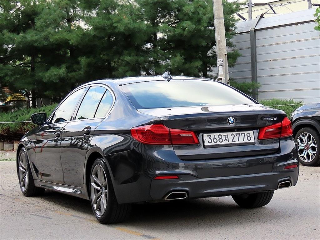 BMW 5시리즈 5시리즈 (G30) 520d M 스포츠 플러스 이미지 3