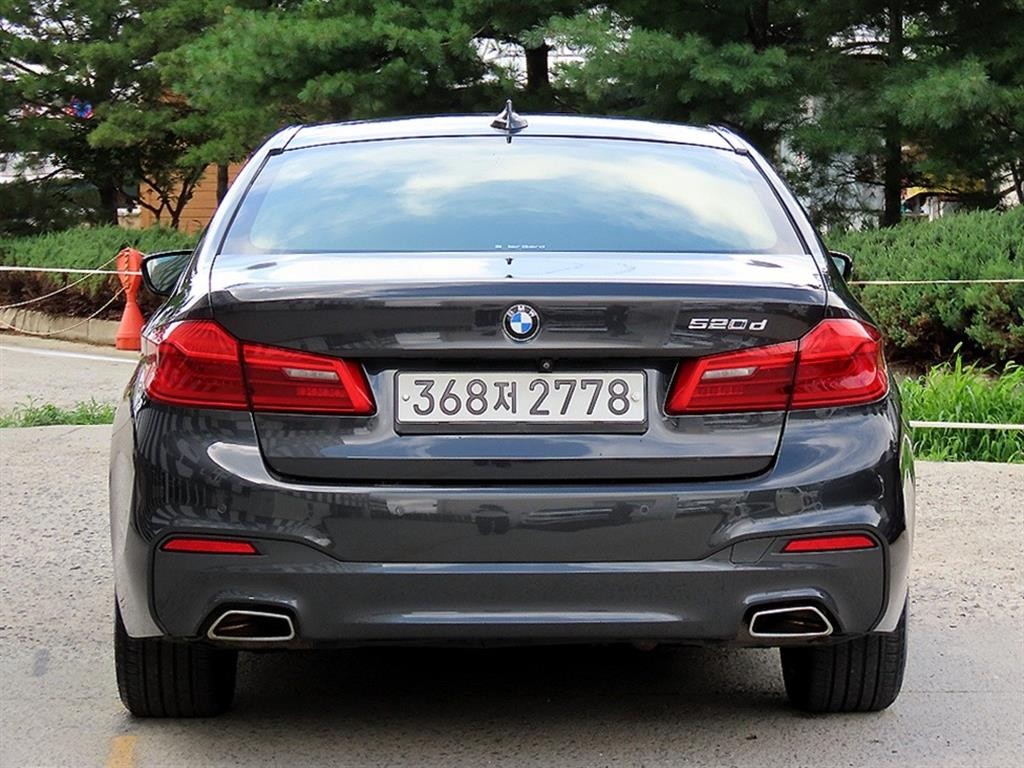 BMW 5시리즈 5시리즈 (G30) 520d M 스포츠 플러스 이미지 4