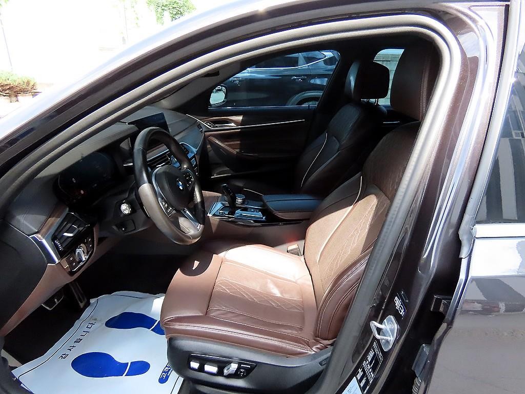 BMW 5시리즈 5시리즈 (G30) 520d M 스포츠 플러스 이미지 5