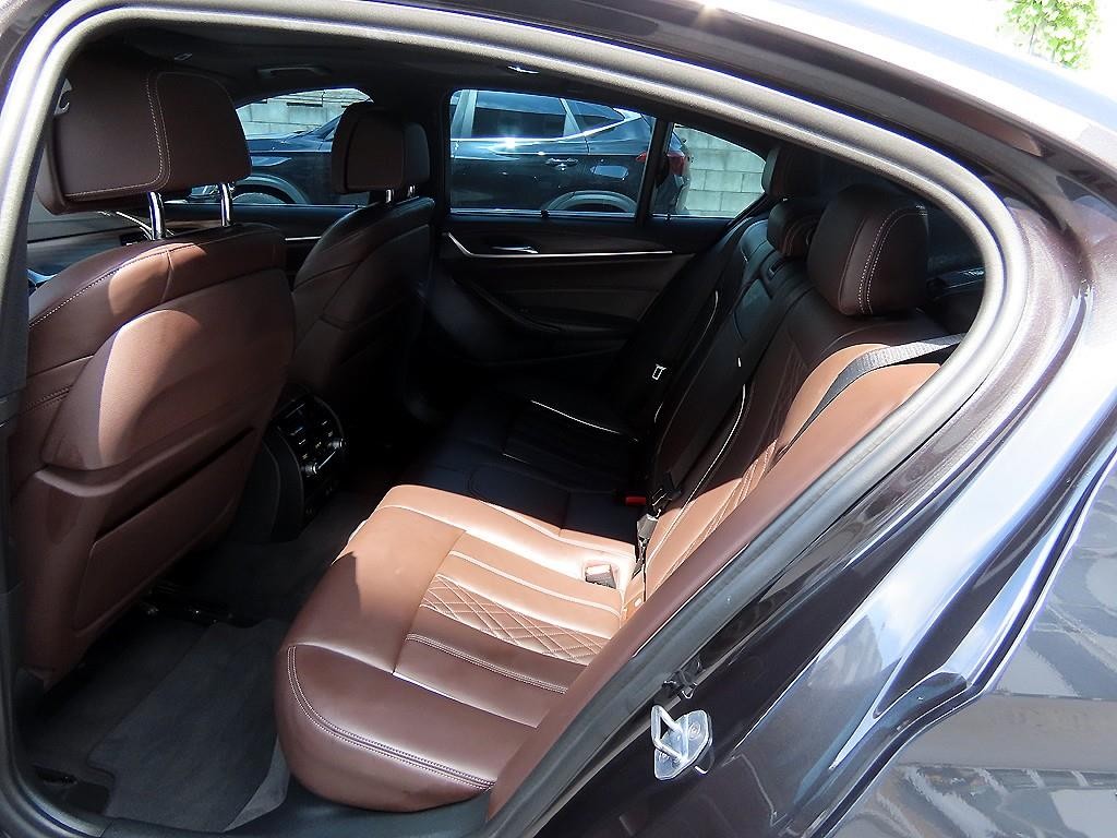 BMW 5시리즈 5시리즈 (G30) 520d M 스포츠 플러스 이미지 6