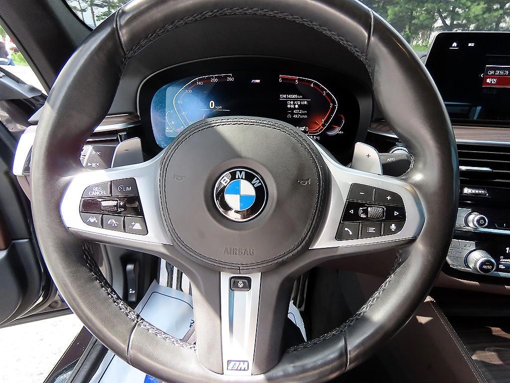 BMW 5시리즈 5시리즈 (G30) 520d M 스포츠 플러스 이미지 8